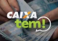 Logo do Caixa Tem sobre cédulas de real, ilustrando depósitos de R$ 200 e R$ 225 do Pé-de-Meia.