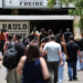 Participantes chegando ao local de aplicação da Prova Nacional Docente, representando a PND 2026.