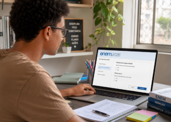 Estudante solicita atendimento especializado e nome social no Enem 2026.