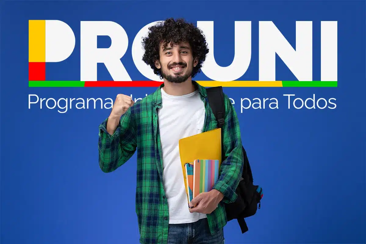Estudante com materiais acadêmicos diante do logo do Prouni, ilustrando os requisitos de participação no programa 2026.2.