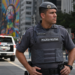 Policial militar de São Paulo em área urbana, representando a prova objetiva do concurso da PM-SP marcada para 16 de agosto de 2026.