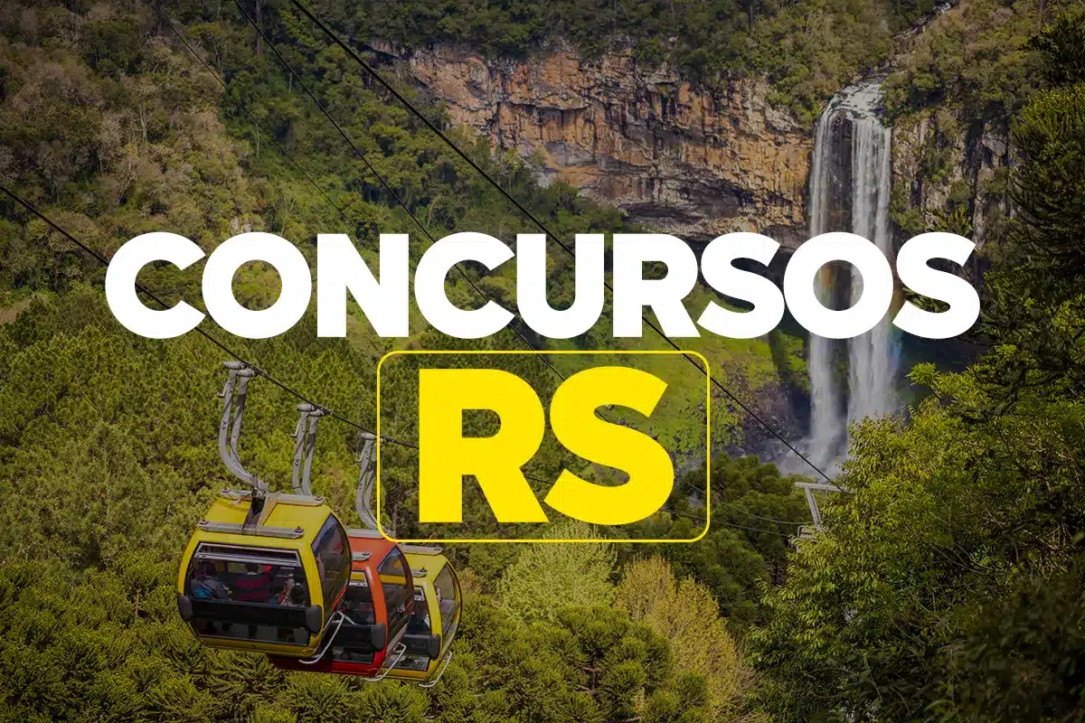 Bondinho amarelo sobre vale verde com cachoeira ao fundo no Rio Grande do Sul