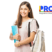 Estudante sorridente com mochila, tatuagem no braço e caderno azul ao lado do logotipo Prouni.