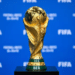Troféu da Copa do Mundo FIFA exposto em evento oficial.