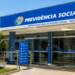 Agência do INSS com fachada da Previdência Social para ilustrar concurso público do Instituto Nacional do Seguro Social.