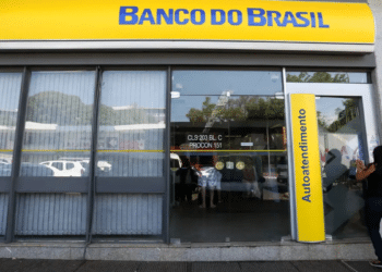 Fachada de agência do Banco do Brasil relacionada à expectativa por um novo concurso.