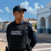 Guarda Municipal fardado em rua de cidade brasileira durante preparação para concurso da Guarda Municipal de Palhano (CE).