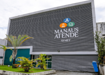 Prédio público de Manaus com identificação da Semef, representando o concurso ISS Manaus (AM).