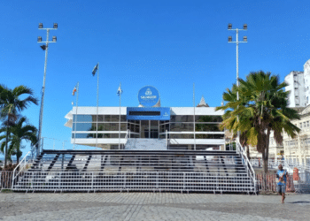 Fachada da Prefeitura de Salvador relacionada ao concurso da Educação com 190 vagas.
