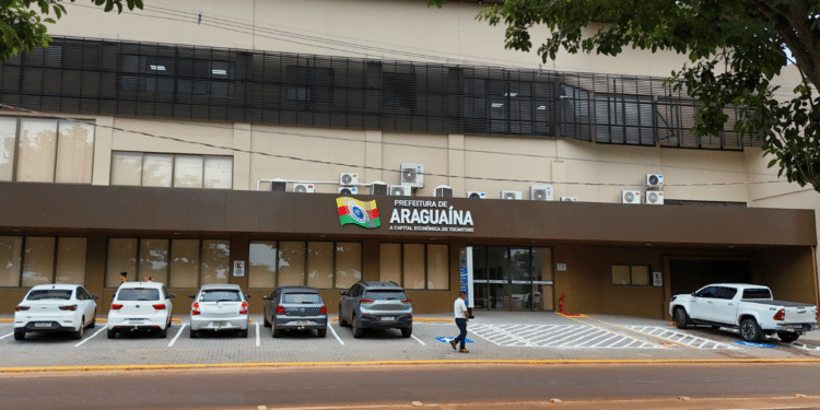 Fachada da Prefeitura de Araguaína, no Tocantins, relacionada aos concursos públicos com mais de 1.400 vagas.