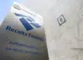 Fachada da Receita Federal em Brasília, representando a cobrança de Imposto de Renda sobre dividendos em 2026.