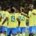 Jogadores da seleção brasileira em campo durante partida contra o Japão na segunda fase da Copa do Mundo de 2026.