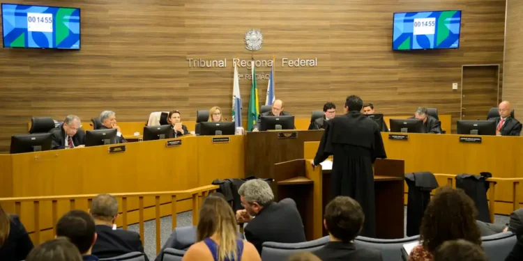 Imagem ilustrativa do Tribunal Regional Federal da 2ª Região durante sessão.