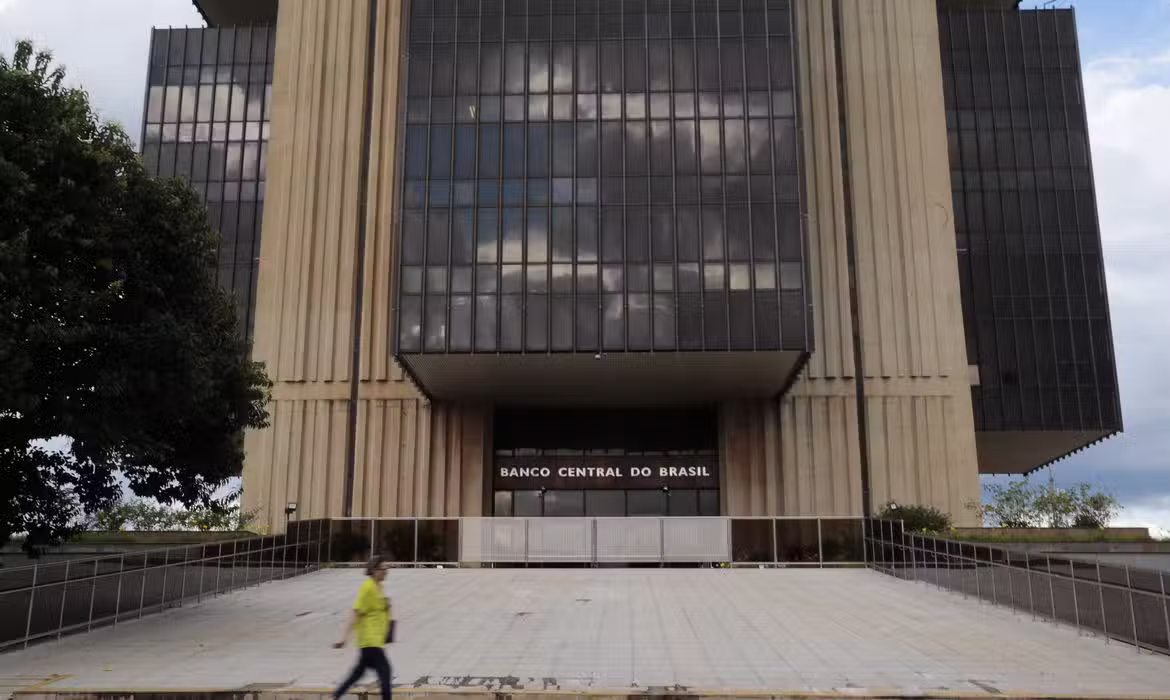 Concurso do Banco Central autorizado: 170 vagas com salários de até R$ 18 mil têm edital previsto para 2027