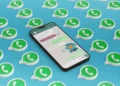 WhatsApp com diversas mídias acumuladas e recurso para apagar arquivos de uma conversa.