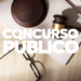 Martelo de juiz, óculos e livros sobre mesa clara com texto “CONCURSO PÚBLICO” centralizado.