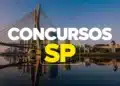 Letreiro "Concursos SP" sobre foto da Ponte Estaiada em São Paulo ao amanhecer.