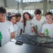 Estudantes participam de atividade prática em laboratório durante curso de capacitação profissional do Pronatec na área ambiental.