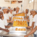 Equipe de panificação do IF Baiano celebra produção de pães em projeto educacional.