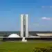 Congresso Nacional, em Brasília, ilustrando o esclarecimento do Senado sobre a falsa informação de aposentadoria do INSS aos 67 anos.