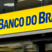 Fachada de agência do Banco do Brasil relacionada ao concurso público da instituição.