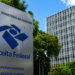 Fachada da Receita Federal representando o concurso público autorizado com vagas para novos servidores.