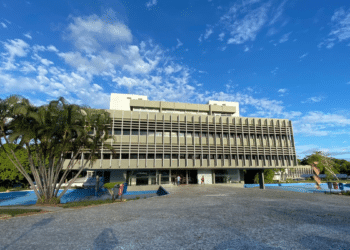 Fachada da Secretaria da Fazenda da Bahia (Sefaz-BA), tema de matéria sobre a ampliação do cadastro de reserva do concurso público.