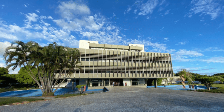 Fachada da Secretaria da Fazenda da Bahia (Sefaz-BA), tema de matéria sobre a ampliação do cadastro de reserva do concurso público.