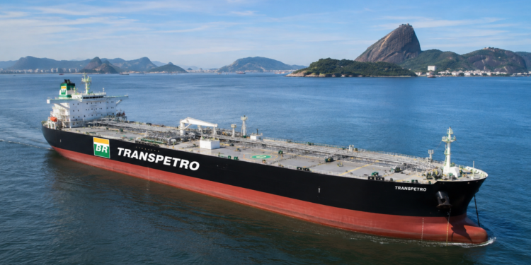 Navio da Transpetro representa oportunidades do Quadro Mar no concurso 2026.