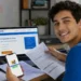 Jovem consulta renegociação de dívidas do Novo Desenrola Brasil pelo celular e computador.