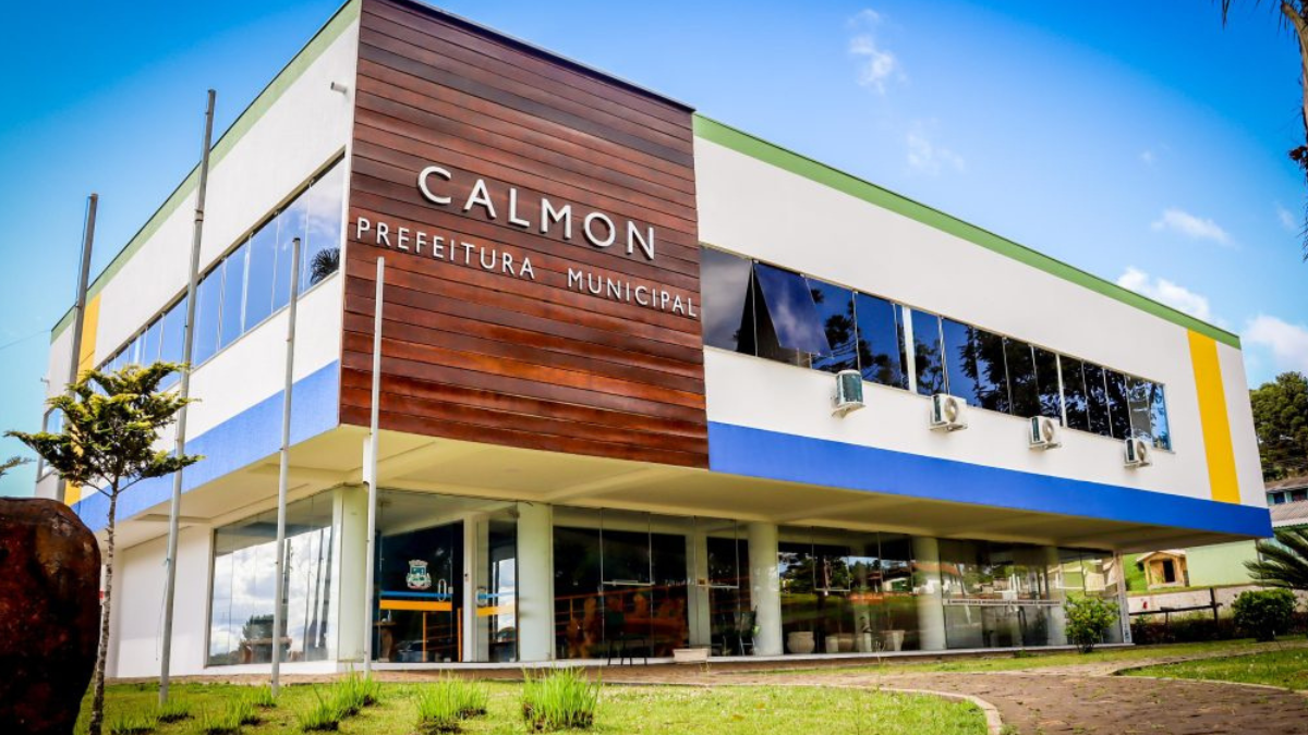 Fachada da Prefeitura Municipal de Calmon, em Santa Catarina, onde serão realizadas inscrições para concurso público.