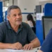 Segurado recebe atendimento em agência do INSS durante mutirão de serviços previdenciários