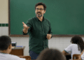 Professor ministra aula em instituto federal após autorização do MEC para criação de mais de 900 cargos docentes.