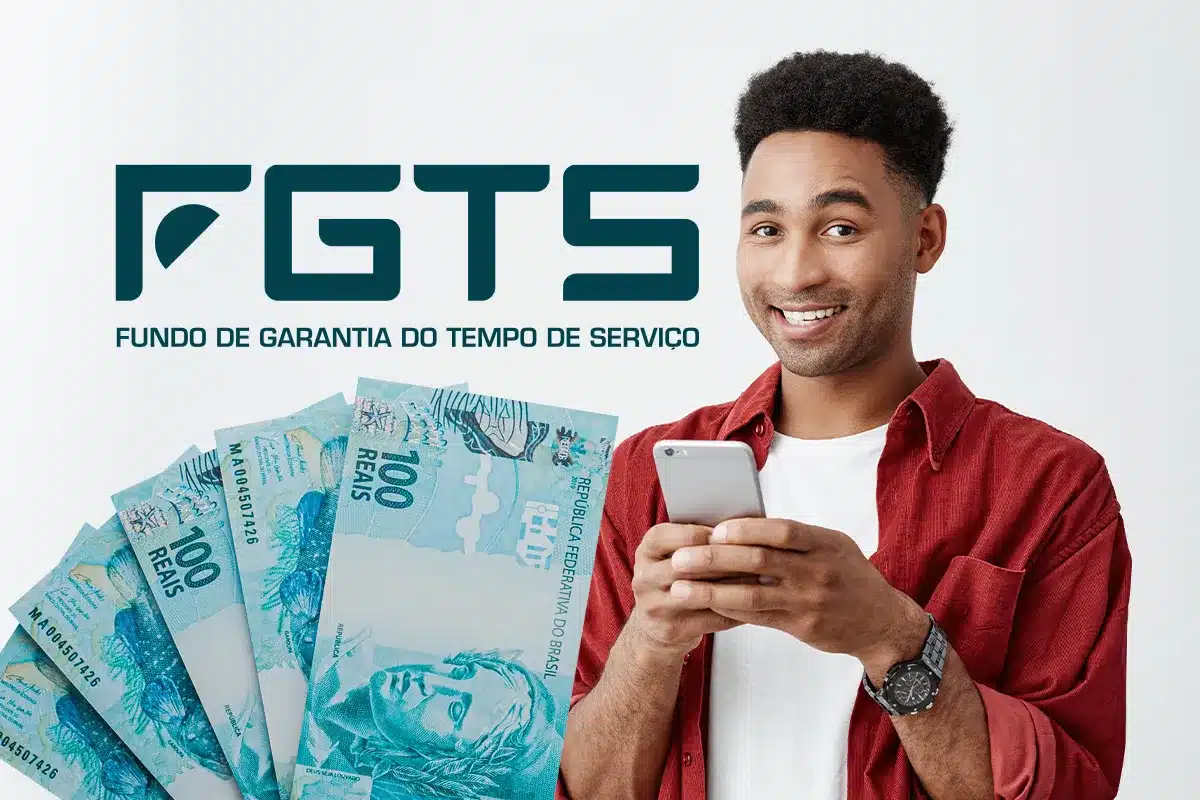 Trabalhador utilizando celular ao lado do logotipo do FGTS e notas de real, representando a solicitação digital do Saque Calamidade.
