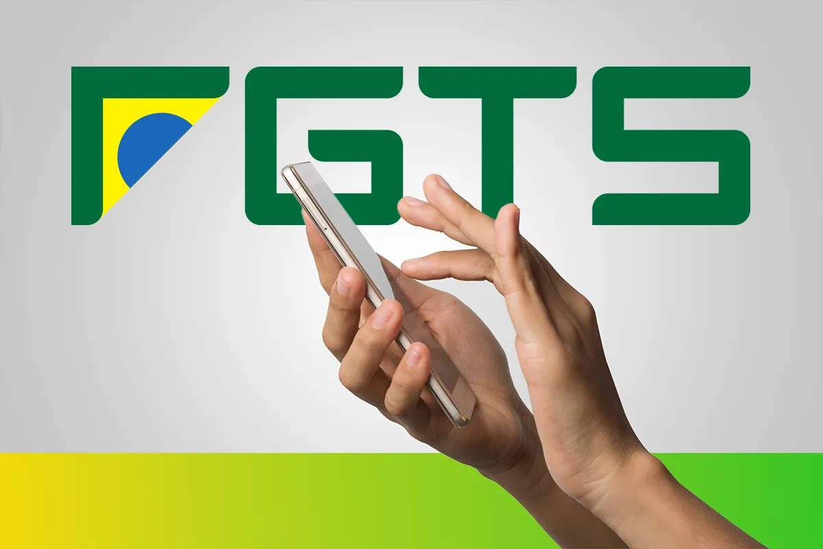 Saque Calamidade - Solicitação pelo app Mãos utilizam um celular com o logotipo do FGTS ao fundo, representando a solicitação do Saque Calamidade pelo aplicativo.