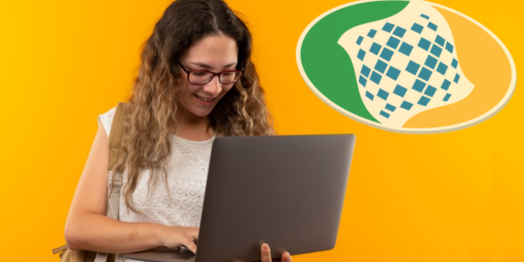 Jovem mexendo em notebook ao lado da logo do INSS.