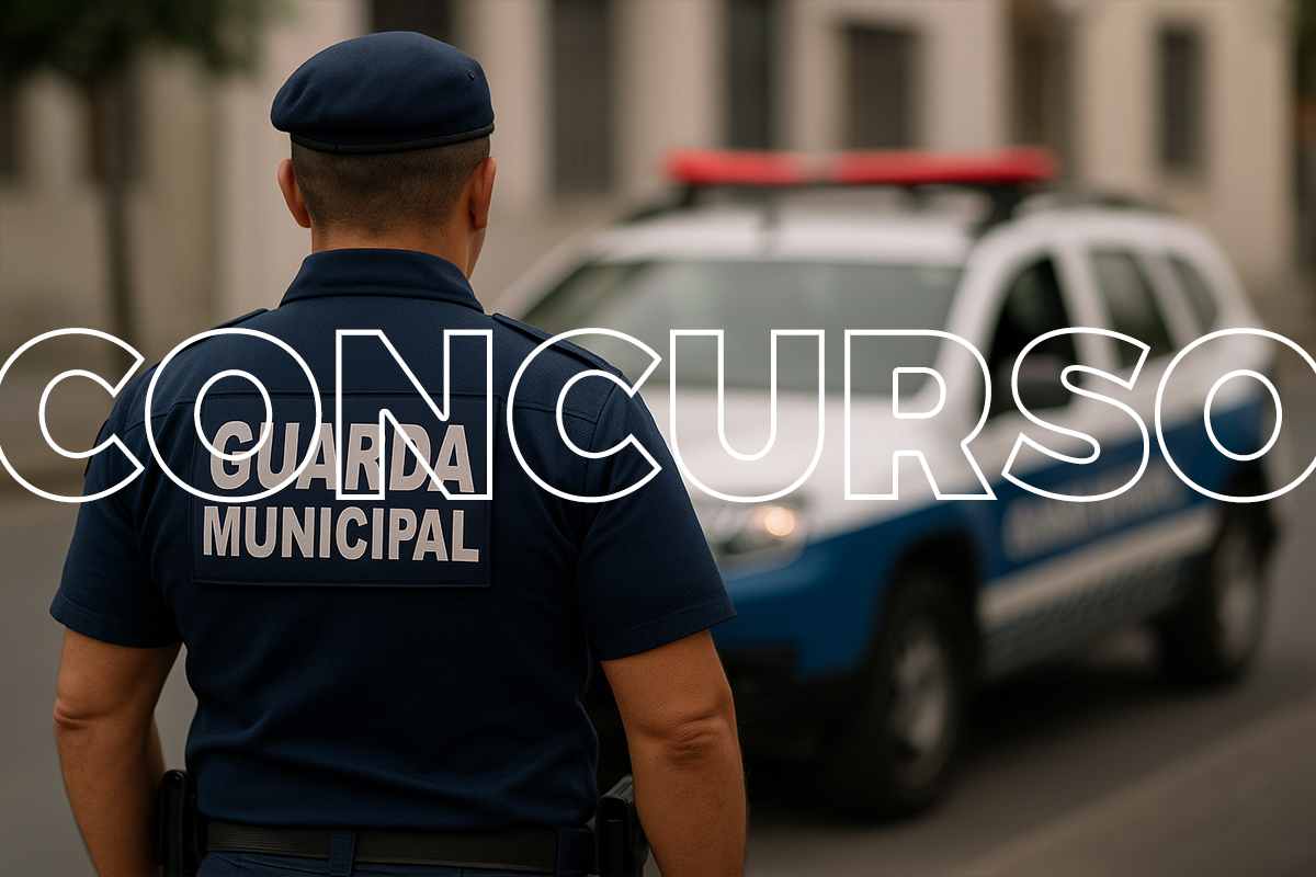 Guarda Municipal de costas, com viatura ao fundo e palavra CONCURSO em destaque.