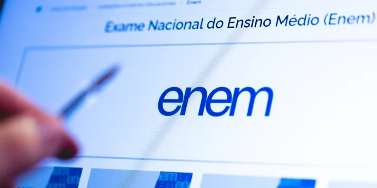 Página do Exame Nacional do Ensino Médio em destaque digital.