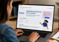 Mulher digitando em notebook com tela do Portal Único de Acesso ao Ensino Superior do Prouni exibida.