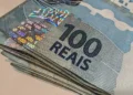 Notas de R$ 100 representam valores esquecidos em bancos que podem ser consultados pelo Sistema de Valores a Receber do Banco Central.