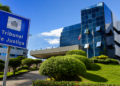 Fachada do Tribunal de Justiça do Espírito Santo com placa de identificação do órgão.