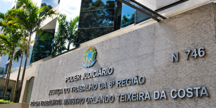 Prédio da Justiça do Trabalho da 8ª Região, sede do TRT8, representando o novo concurso para Técnico e Analista Judiciário.