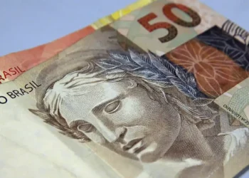 Notas de real representam o crédito consignado do INSS, cuja margem voltou a 45% para aposentados e pensionistas.