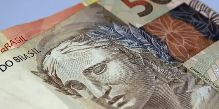 Notas de real representam o crédito consignado do INSS, cuja margem voltou a 45% para aposentados e pensionistas.