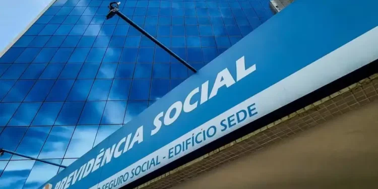 Prédio do INSS com identificação da Previdência Social em destaque.