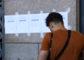 Candidato consulta lista de resultados representando aprovados na lista de espera da primeira edição do CNU.