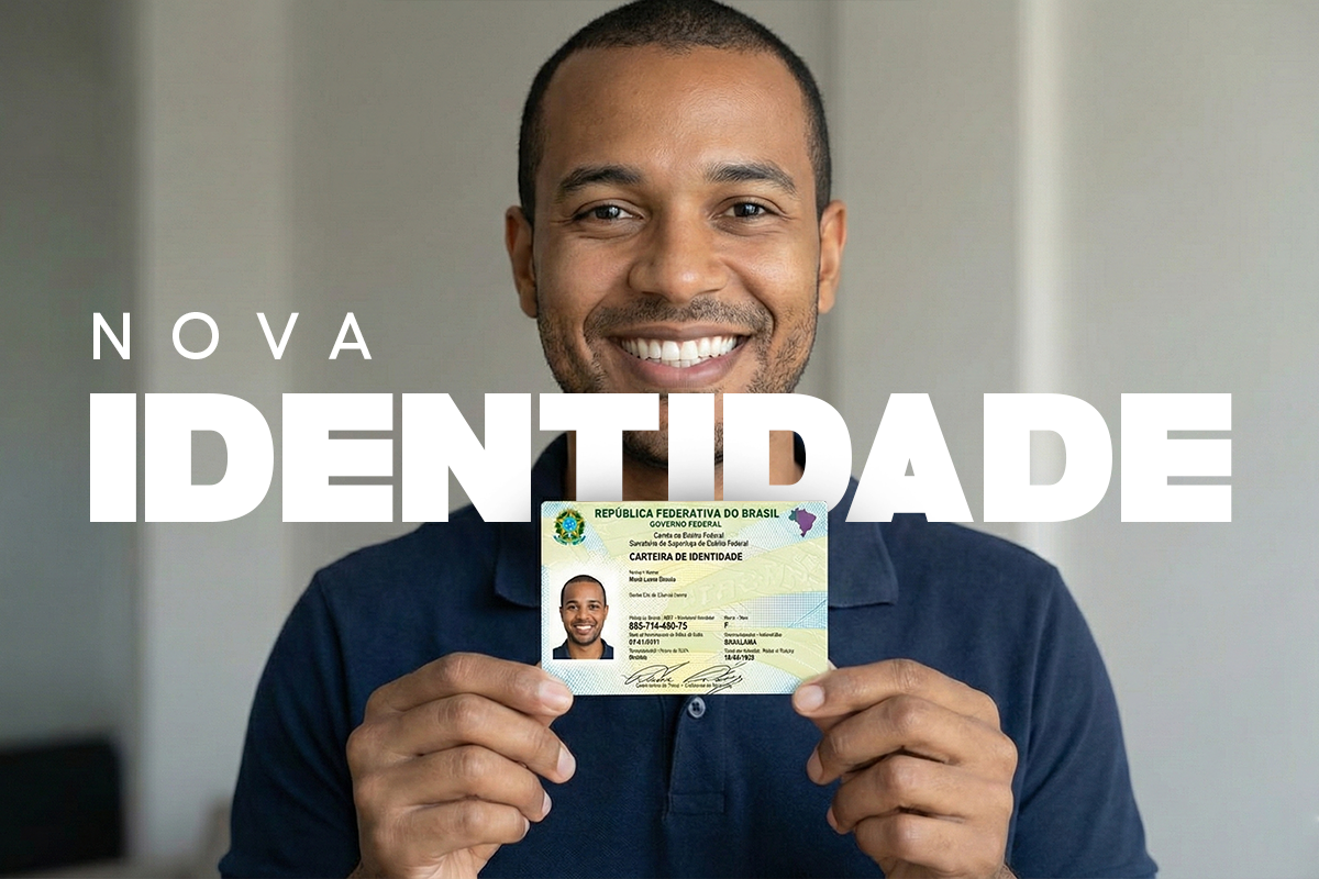 Homem segurando a nova Carteira de Identidade Nacional (CIN), representando as mudanças no documento de identificação brasileiro.