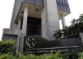 Fachada do edifício-sede do Banco Central do Brasil com o letreiro da instituição