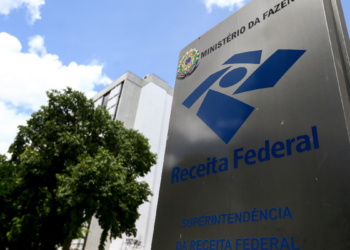 Prédio da Receita Federal representando o concurso público com vagas para Analista-Tributário e Auditor-Fiscal.